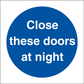 Sign IMO Close these doors at night 106117 - Sikkerhedsgiganten